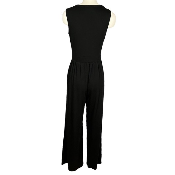 Elegant Black Sleeveless Jumpsuit - Picture 3 of 13